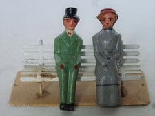 altes Figurenpaar aus Masse