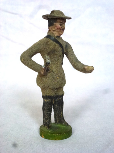 Uralte figur auf holzsockel - uralte,